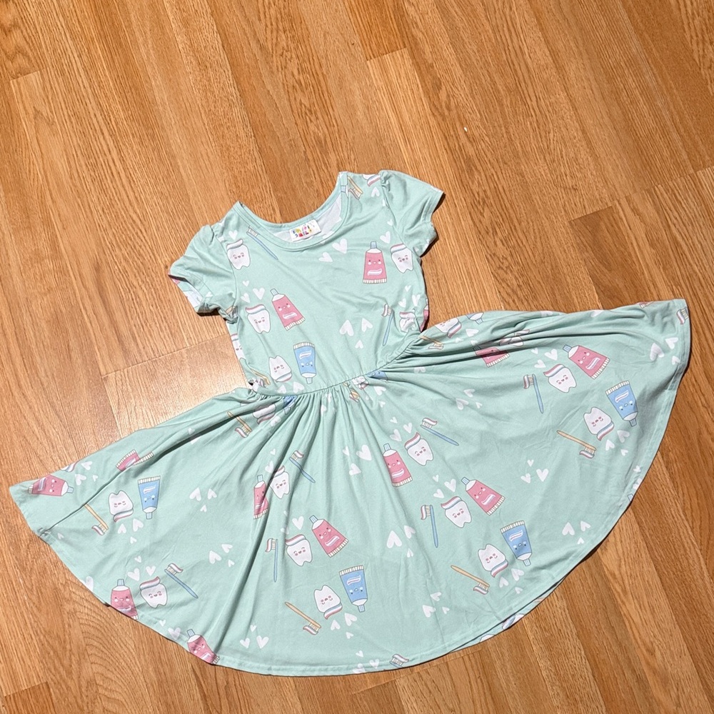 DotDotSmile Tooth, Toothpaste, Toothbrush dress size 7